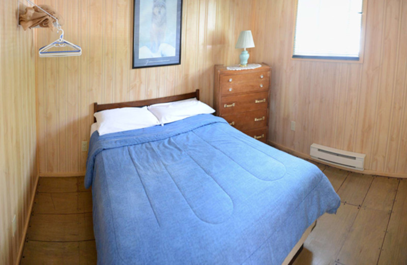 Cabin bedroom at Sunnylea