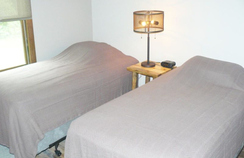 Rental bedroom at Sand County Service Company - Dellview Lake Lodge.
