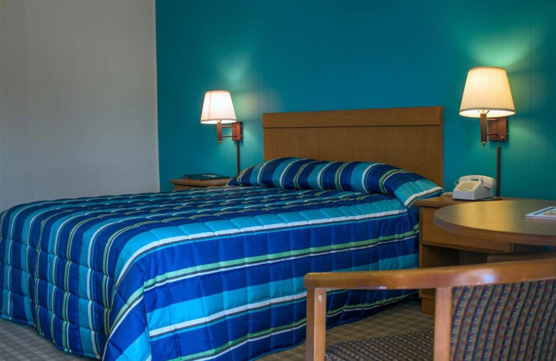 Guest bedroom at Colonial Inn.