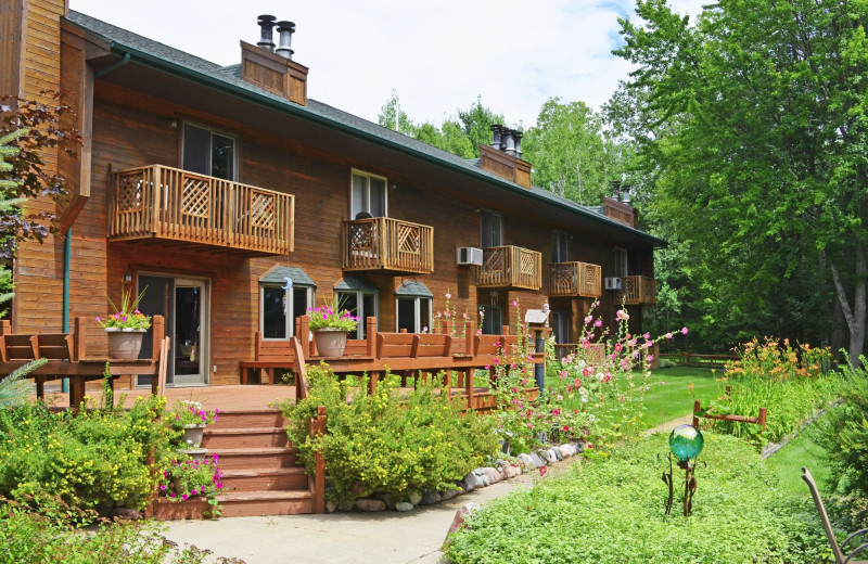 Exterior view of Springbrook Inn.