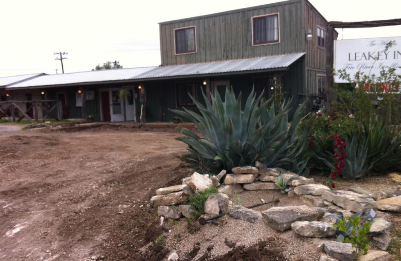 Exterior of Leakey Inn