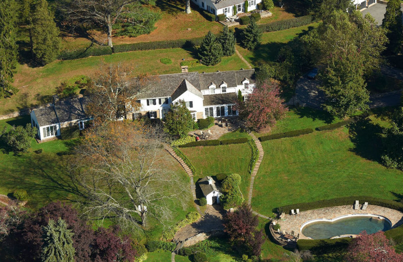 Exterior view of Whitewing Farm Bed 