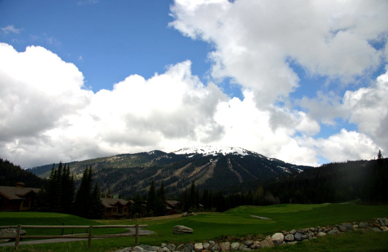 Exterior view of Bear's Lair Lodge.