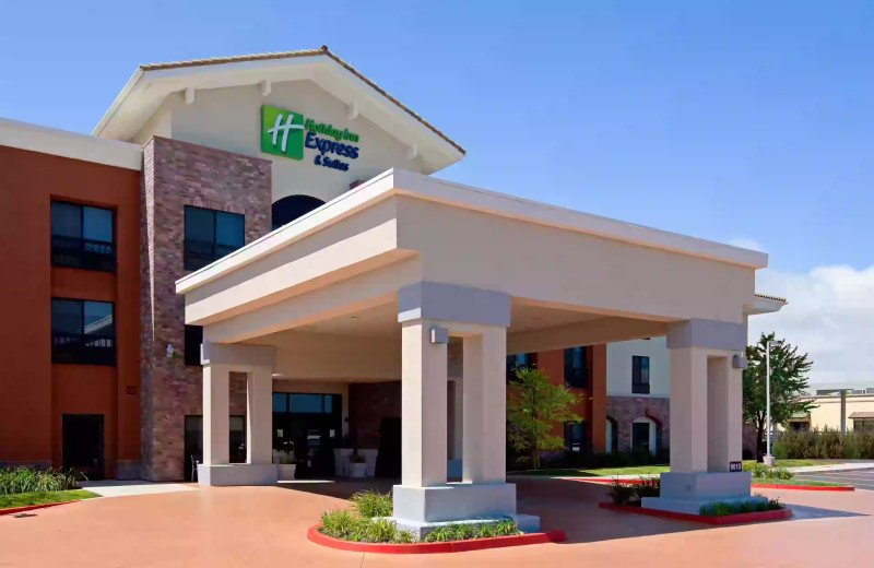 Exterior view of Holiday Inn Express Hotel 