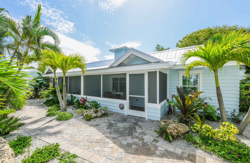 Exterior view of Tropical Breeze Resort.