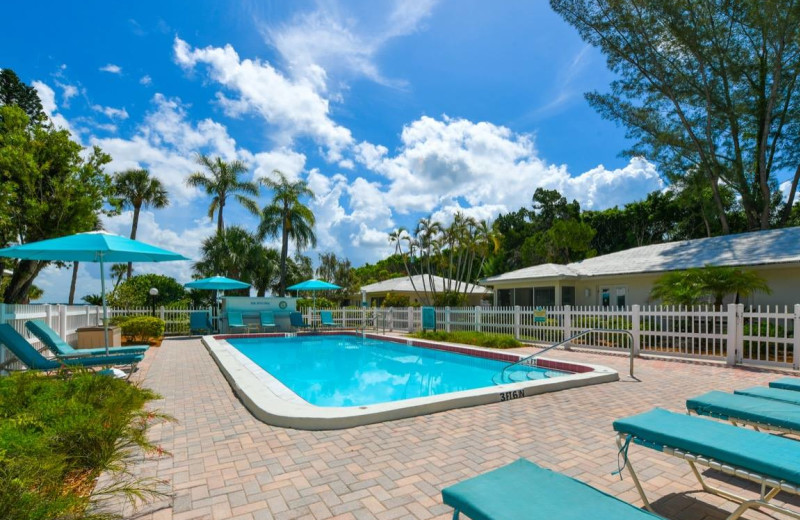 Outdoor pool at White Sands Of Longboat.