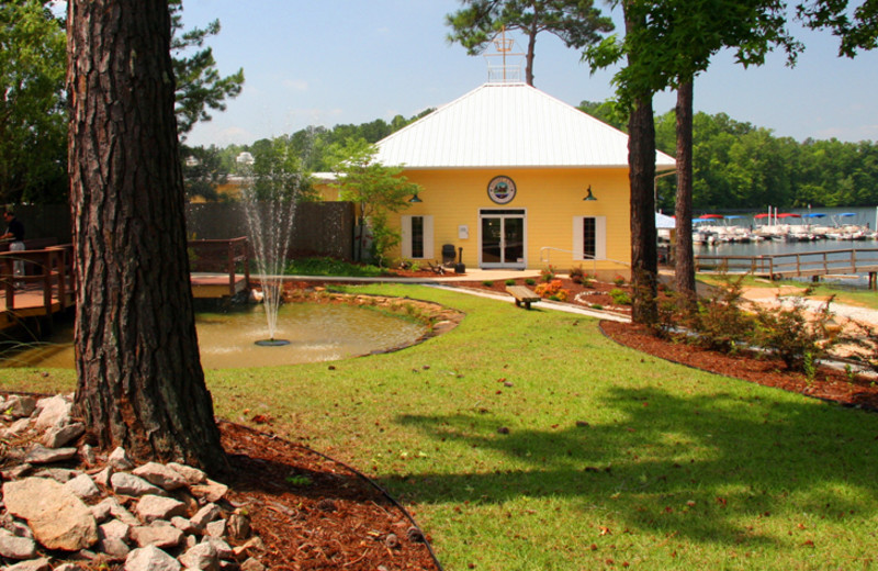 Exterior view of Highland Marina Resort.