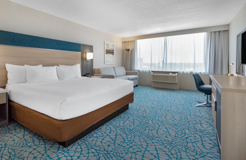 Guest room at Wyndham Orlando Resort & Conference Center Celebration Area.