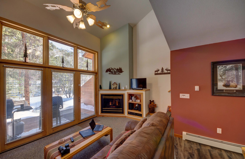 Cabin living room at River Stone Resorts & Bear Paw Suites.