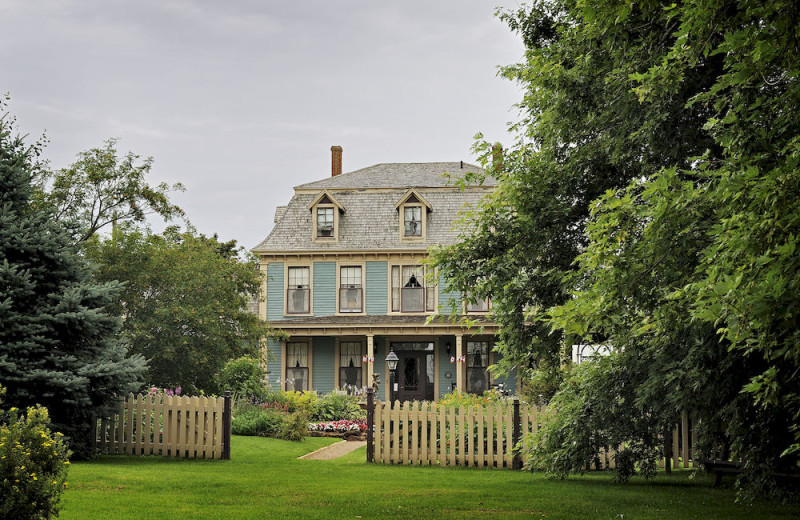 Exterior view of Barachois Inn.