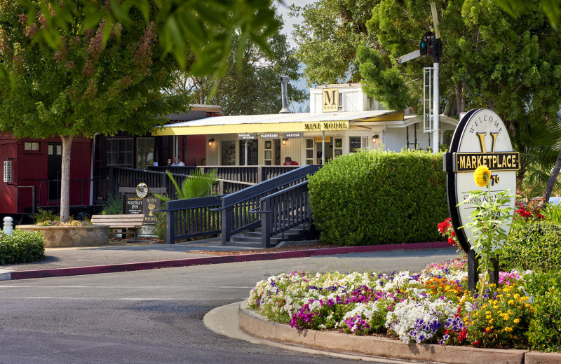 Exterior view of Napa Valley Railway Inn.