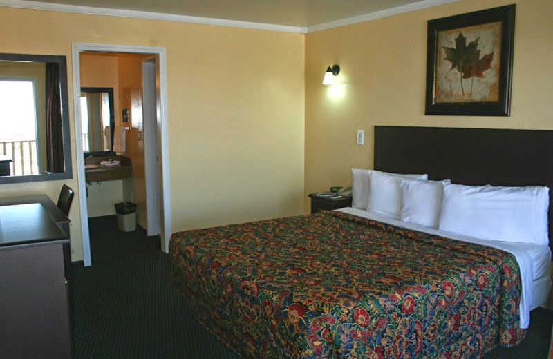Guest room at Vagabond Inn San Pedro.
