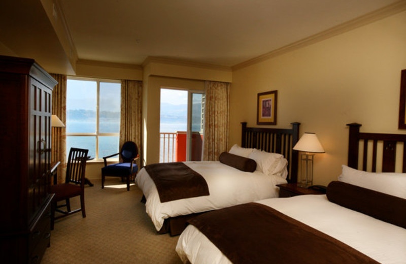 Guest room at Manteo Resort Waterfront Hotel & Villas.