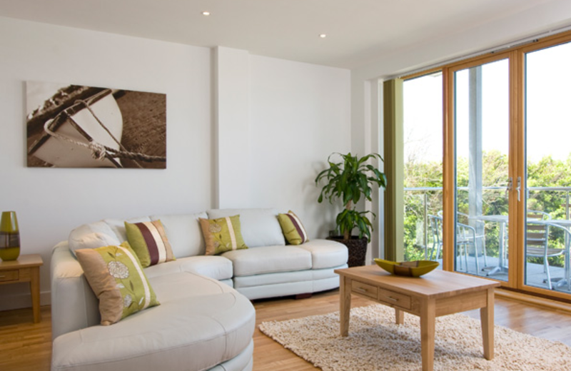 Fistral Beach Cornwall 3-bed apartment lounge.