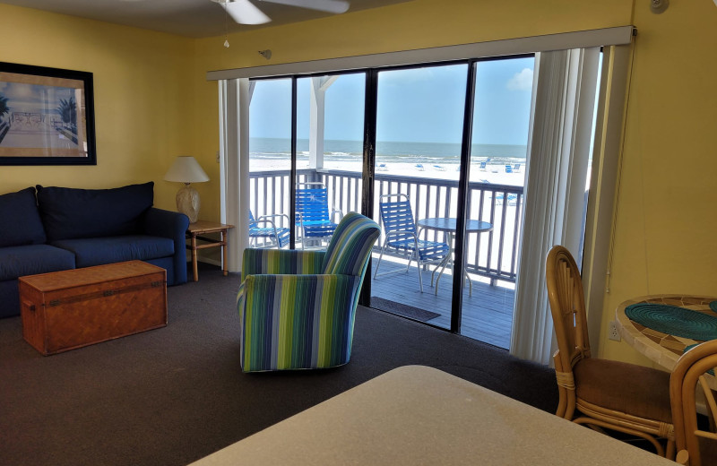 Guest room at Lahaina Inn Resort.