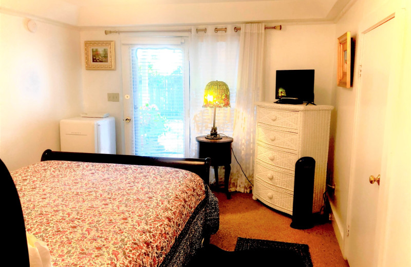 Guest room at Harbour Towne Inn on the Waterfront.