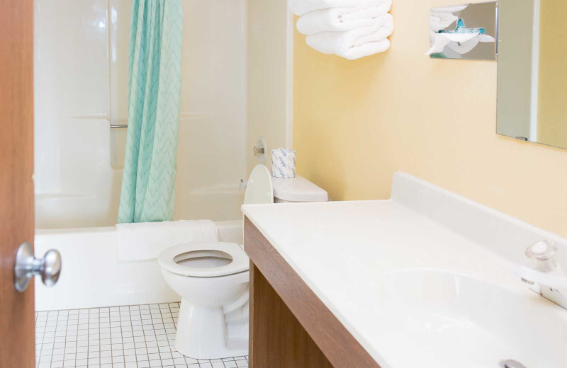 Guest bathroom at River Bend's Resort & Walleye Inn.