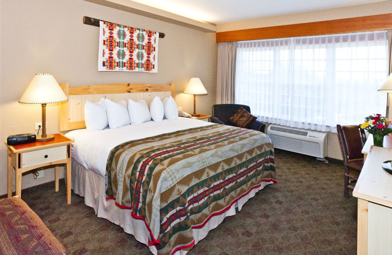 Guest room at The Heathman Lodge.