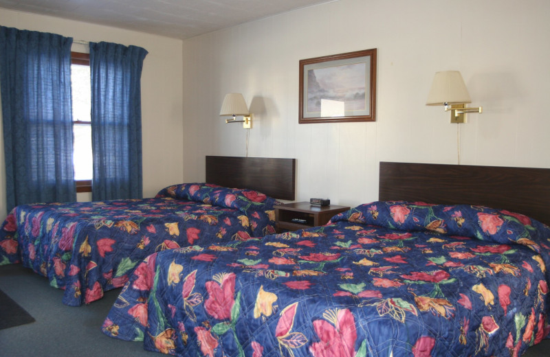 Guest room at Bluffs Inn Bessemer.