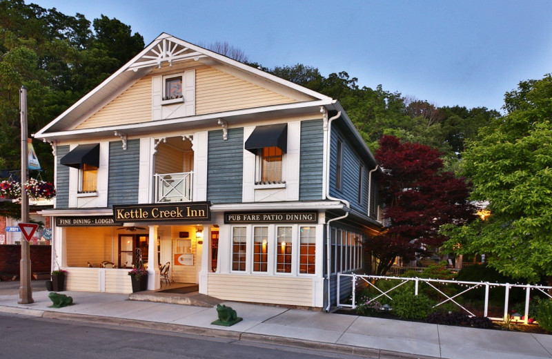 Exterior view of Kettle Creek Inn & Restaurant.