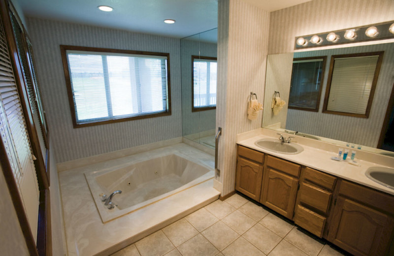 Guest bathroom at Wyndham Pagosa.