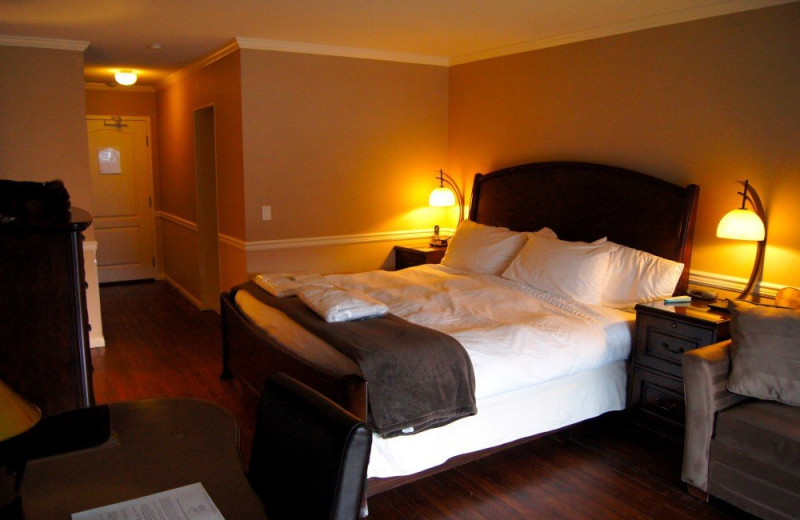 
One king bed, pull out sofa bed, work station, main floor , river view
at South Thompson Inn & Conference Centre.