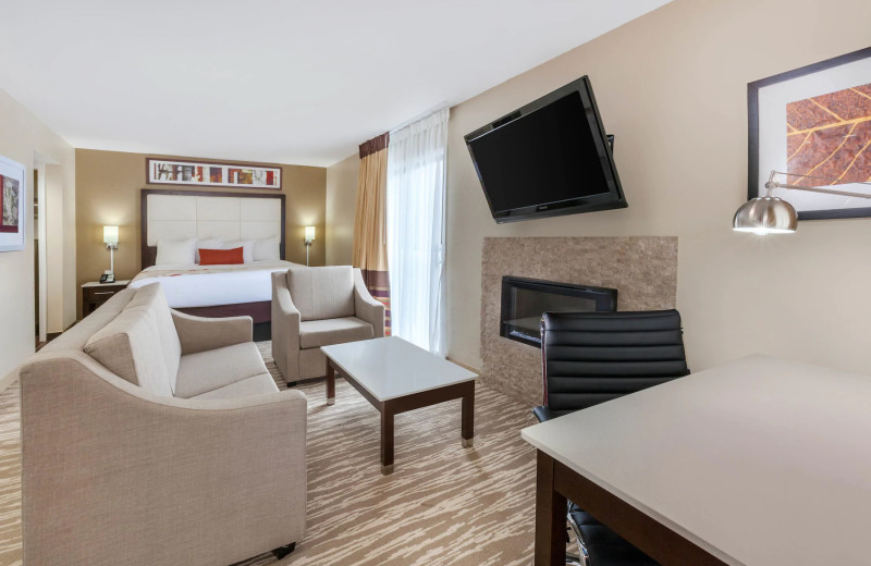 Guest room at Hawthorn Suites by Wyndham Detroit Southfield.