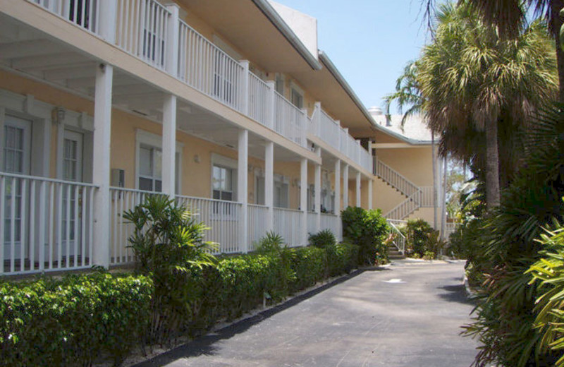 Exterior view of Lakeside Inn Marco Island.