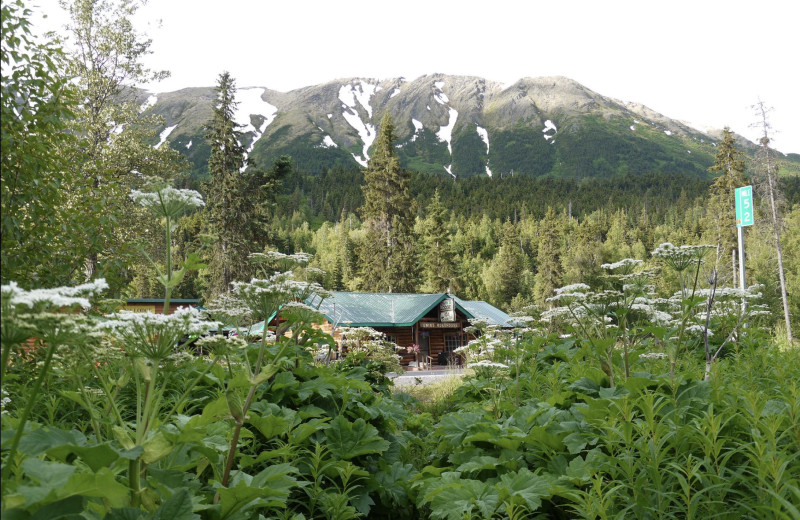 Exterior view of Gwin's Lodge & Kenai Peninsula Charter Booking Service.