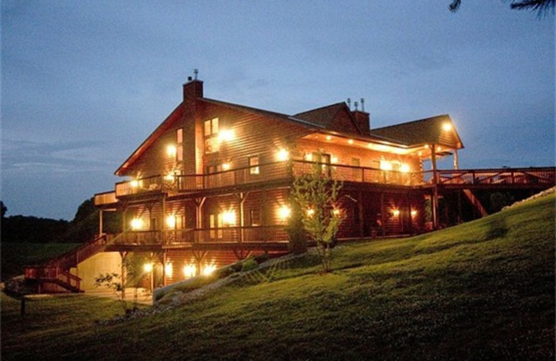 Exterior view of Harpole's Heartland Lodge.