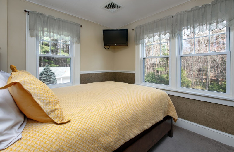 Guest room at Mountaintop Lodge at Lake Naomi.