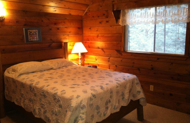 Cabin bedroom at Eagles Nest Cabins.