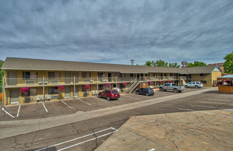 Exterior view of Moab Rustic Inn.