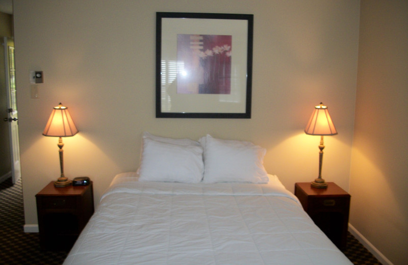 Guest bedroom at Michillinda Beach Lodge.