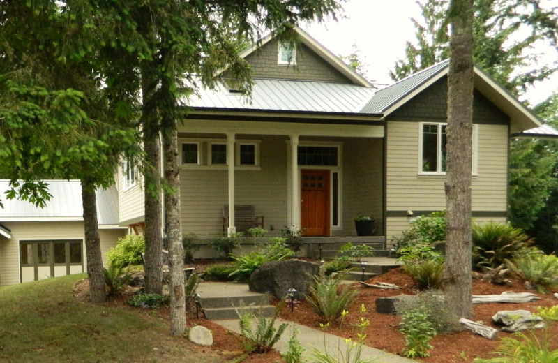 Exterior view of Blue Mountain Retreat.