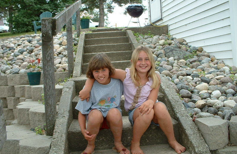 Kids sitting on steps at Sunset Bay Resort.