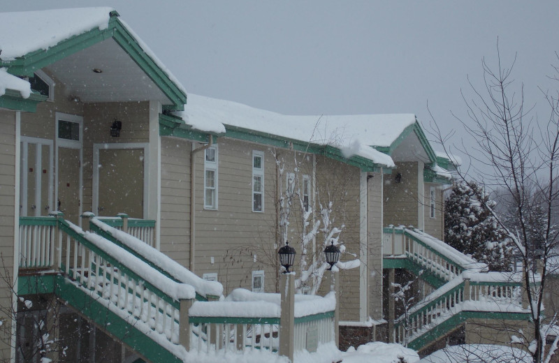 Exterior view of Fairway Suites.