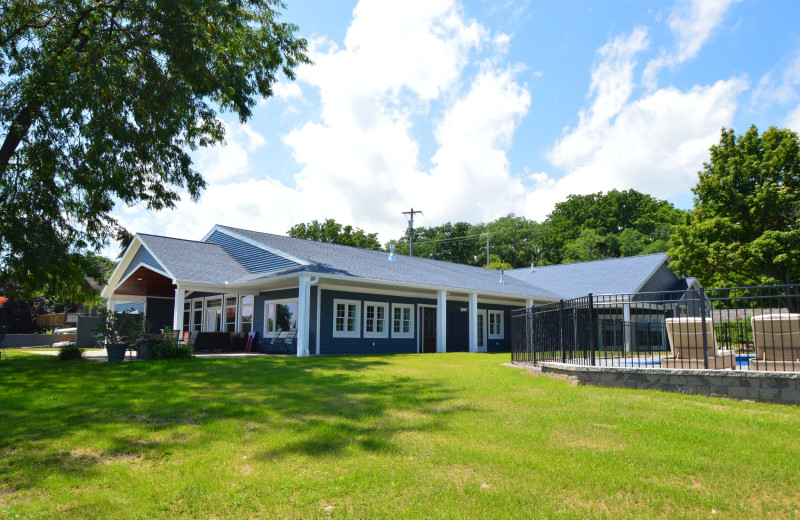 Exterior view of Waters Edge B&B Resort.