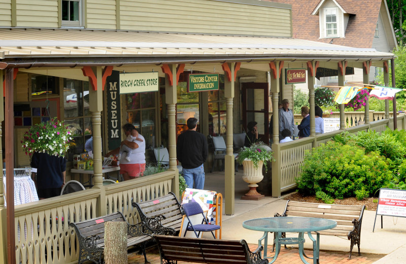 Exterior view of Eagles Mere Inn.