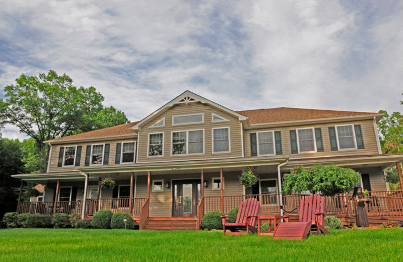 Exterior view of Moondance Ridge Bed & Breakfast.