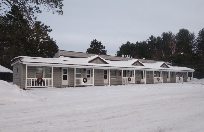 Exterior view of Riverdale Motel 