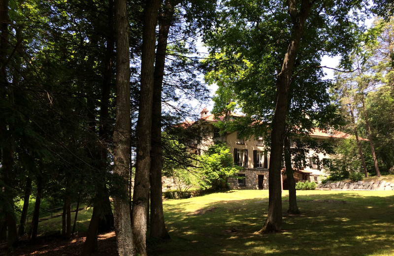 Exterior view of Arrow Park Lake and Lodge.