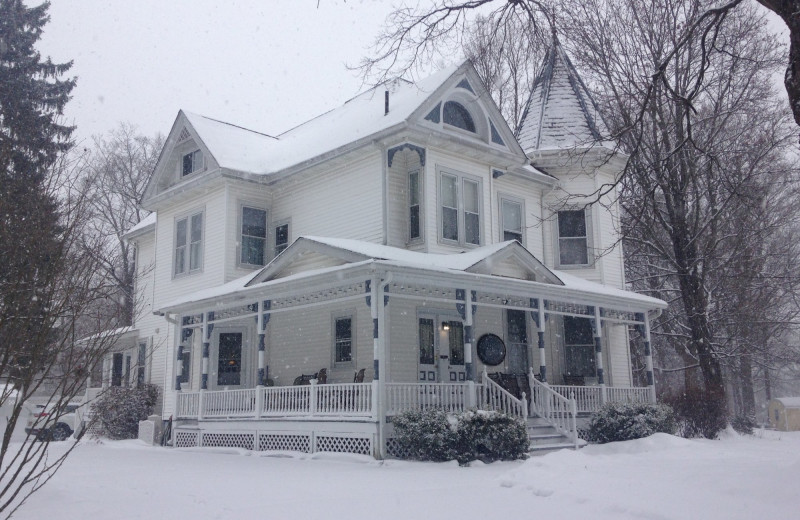 Exterior view of Stonegate Bed & Breakfast.