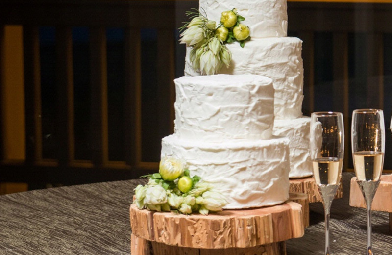 Wedding cake at The Woodlands Resort and Conference Center.