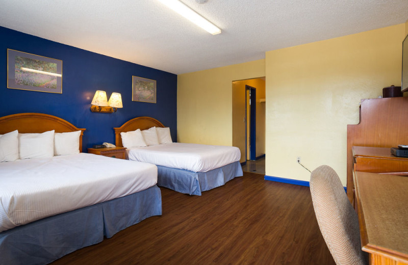 Guest room at Aqua Breeze Inn.