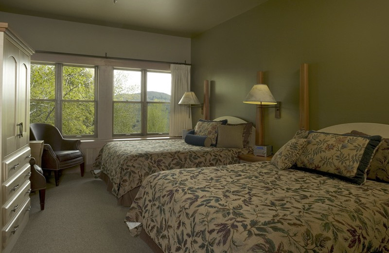 Guest room at Sun Mountain Lodge.