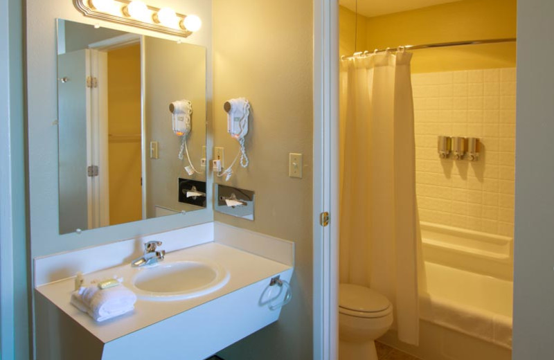 Guest bathroom at Pelican Shores Inn.