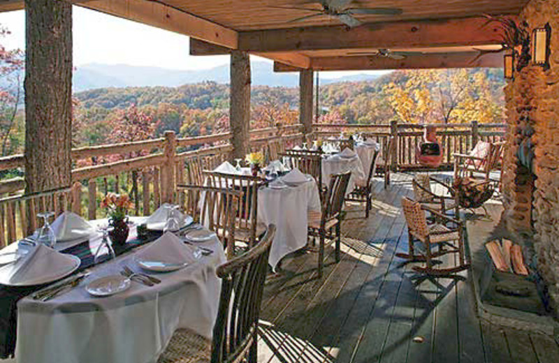 Outside Dining at The Lodge at Buckberry Creek