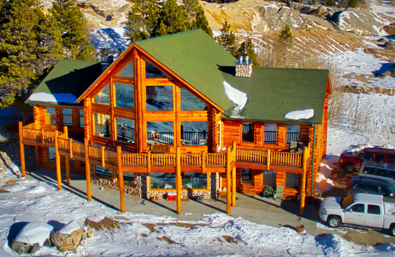 Exterior view of Mountain Comfort Bed and Breakfast.