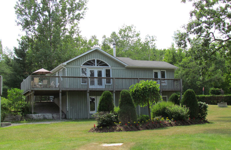 Exterior view of Pine Vista Resort.